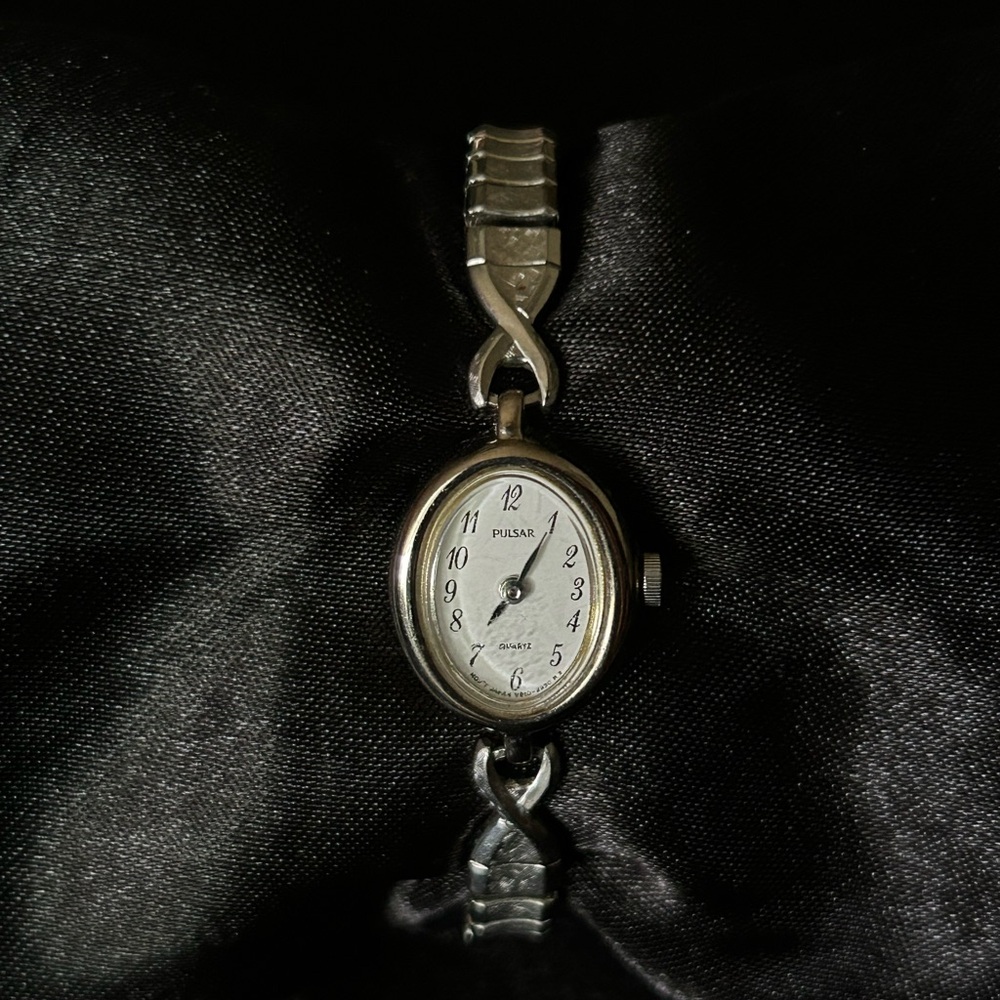 Pulsar Silver Vintage-Style Watch with Oval Face